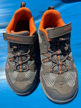 Merrell Kids Trail Chaser Gray Sneakers with Orange Accents size 2